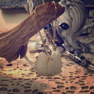 Kendra Scott iridescent White drop earrings